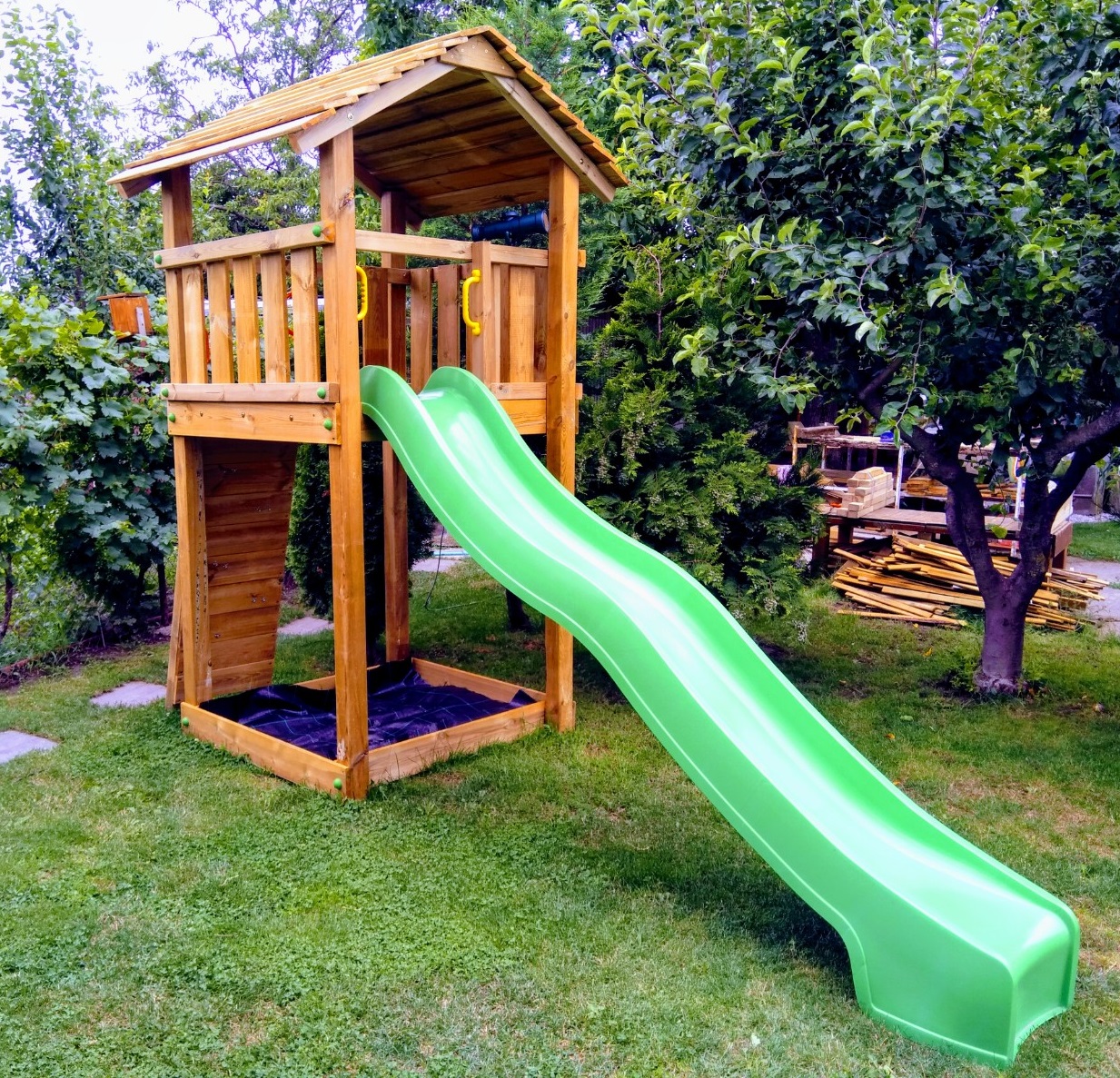 Drevený domček Veža 3, 2,65m šmykľavka, lezecká stena, pieskovisko, volant, ďalekohľad