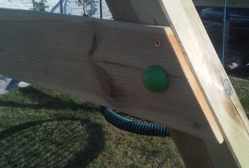 Drevená dvoj hojdačka 270cm + 4ks úchytky hojdačiek + 4ks kotva do zeme. Extra pevné spojovacie oceľové prvky - hrúbka oceľe 5mm.