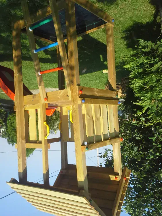 Drevený domček Castle outlet so šmykľavkou 2,2m + ZDARMA volant a ďalekohľad